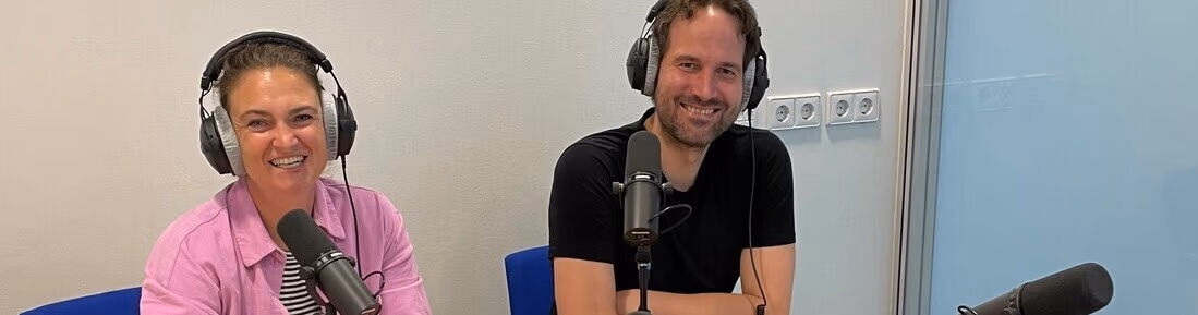 Carlissa Remmerswaal en Rik Beerthuizen in de opnamestudio